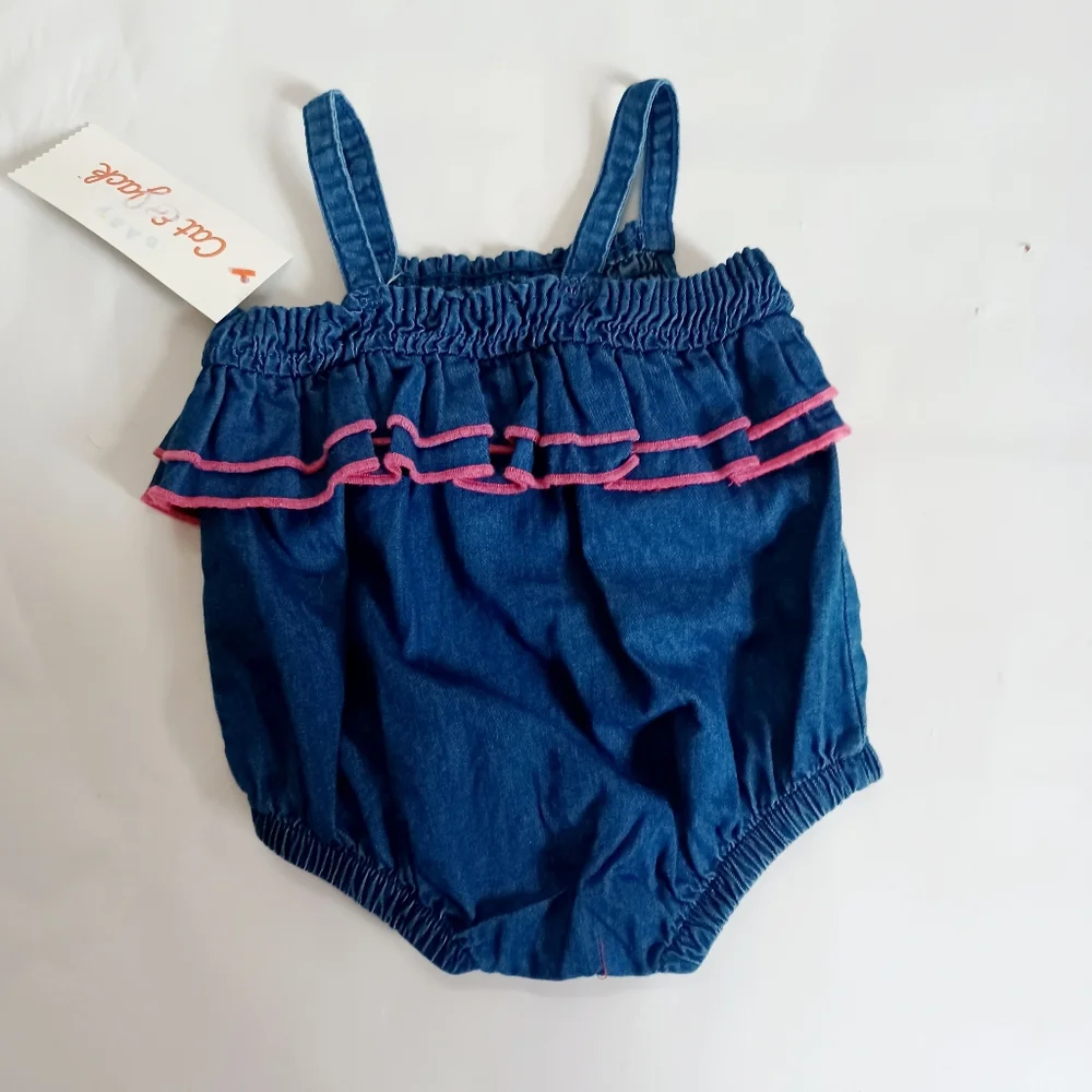 NEWBORN BUNDLE of 3 items Cat & Jack: 2 pompers, 1 bodysuite - Picture 3 of 11
